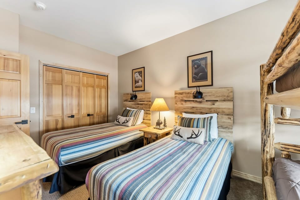 Bedroom 2: 2 twin beds, twin-over-twin bunk bed, dresser, closet