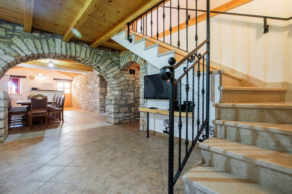 Villa Didova near Tinjan