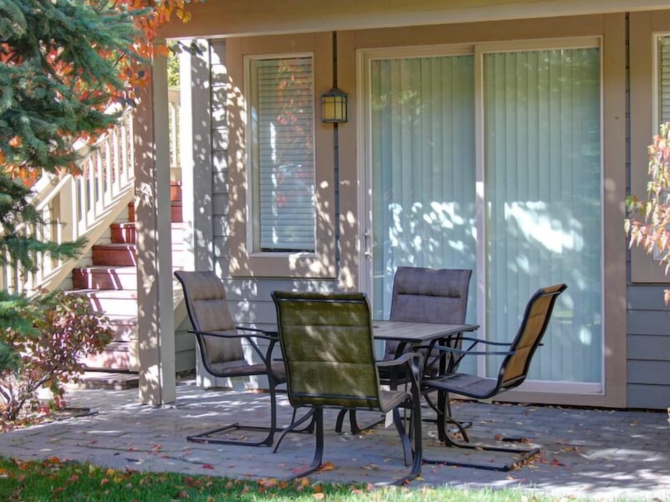 Al fresco dining