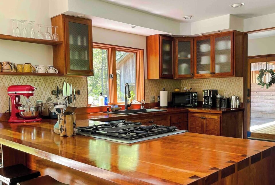 Dougs Way's kitchen has everything from handmade tableware, robust coffee setup, and stand mixer to All Clad cookware, Instant Pot and dual fuel convection range and all your small wares too. If you love to cook this is for place is for you!