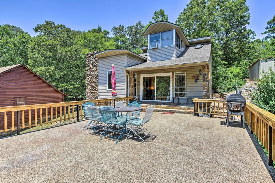 Private Deck w/ Gas Grill