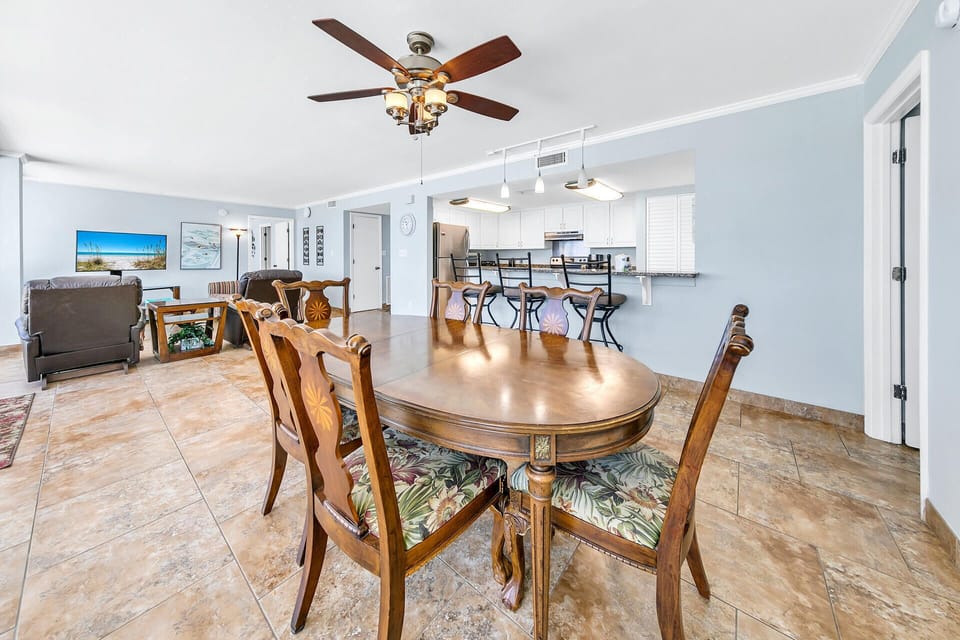Dining table seats 6