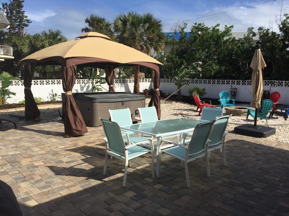 Backyard Tropical Oasis