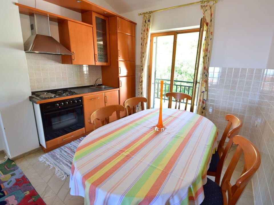 Room, Property, Bedroom, Furniture, Bed, Building, House, Interior Design, Real Estate, Bed Sheet