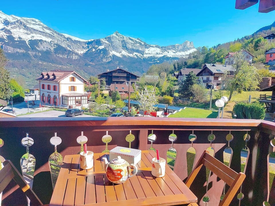 Mountainous Landforms, Hill, Mountain, Mountain Range, House, Rural Area, Hill Station, Valley, Human Settlement, Alps