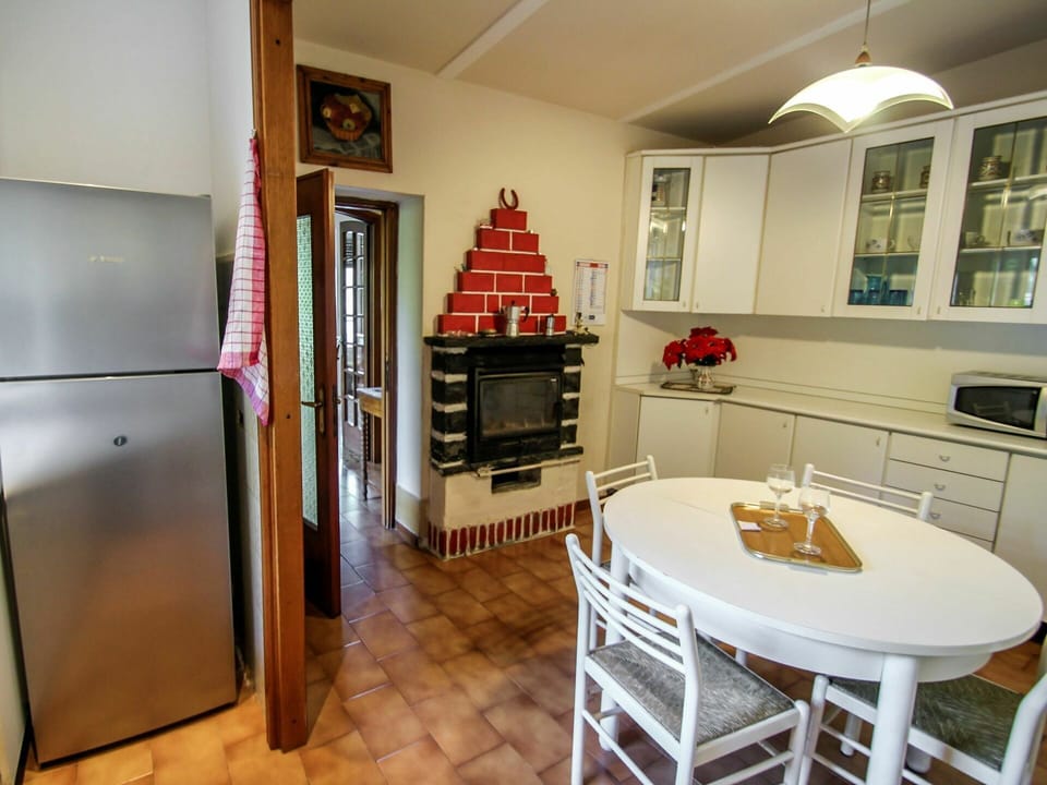 Table, Furniture, Property, Cabinetry, Building, Kitchen, Chair, Window, Wood, Interior Design