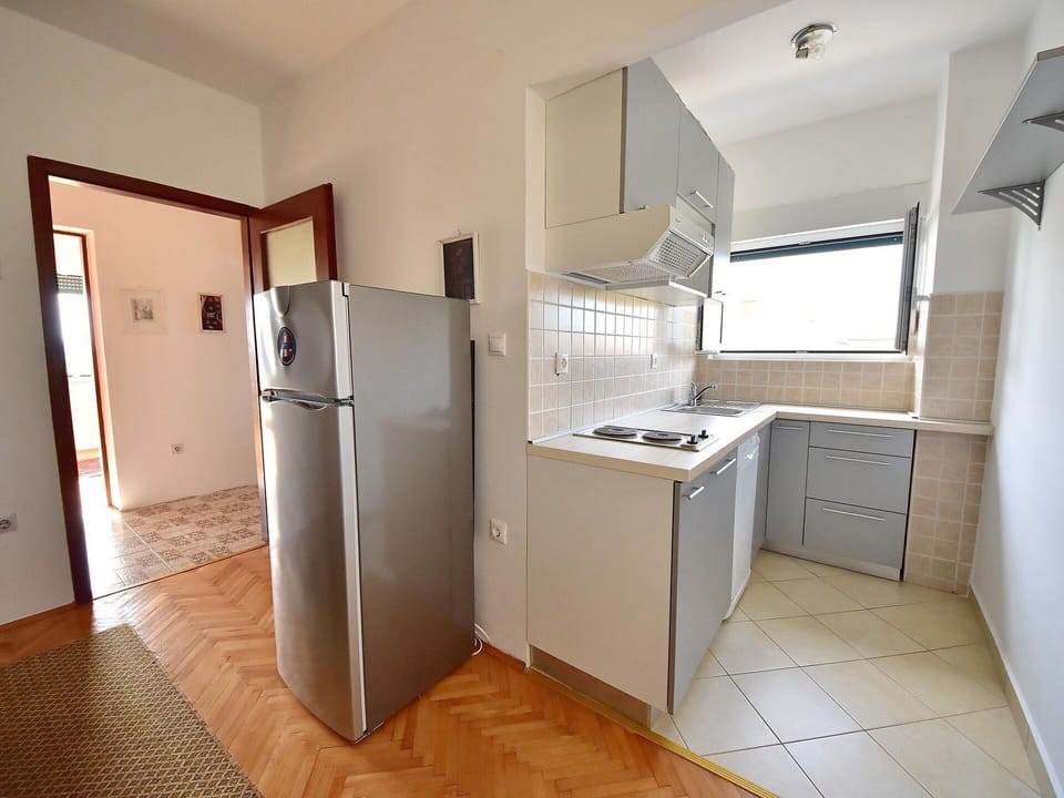Room, Property, Floor, Major Appliance, Building, Refrigerator, House, Furniture, Daylighting, Kitchen