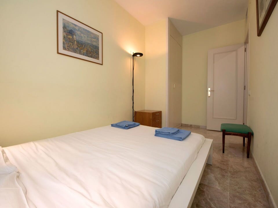 Bed, Bedroom, Room, Furniture, Property, Bed Sheet, Floor, Bed Frame, Wall, Building