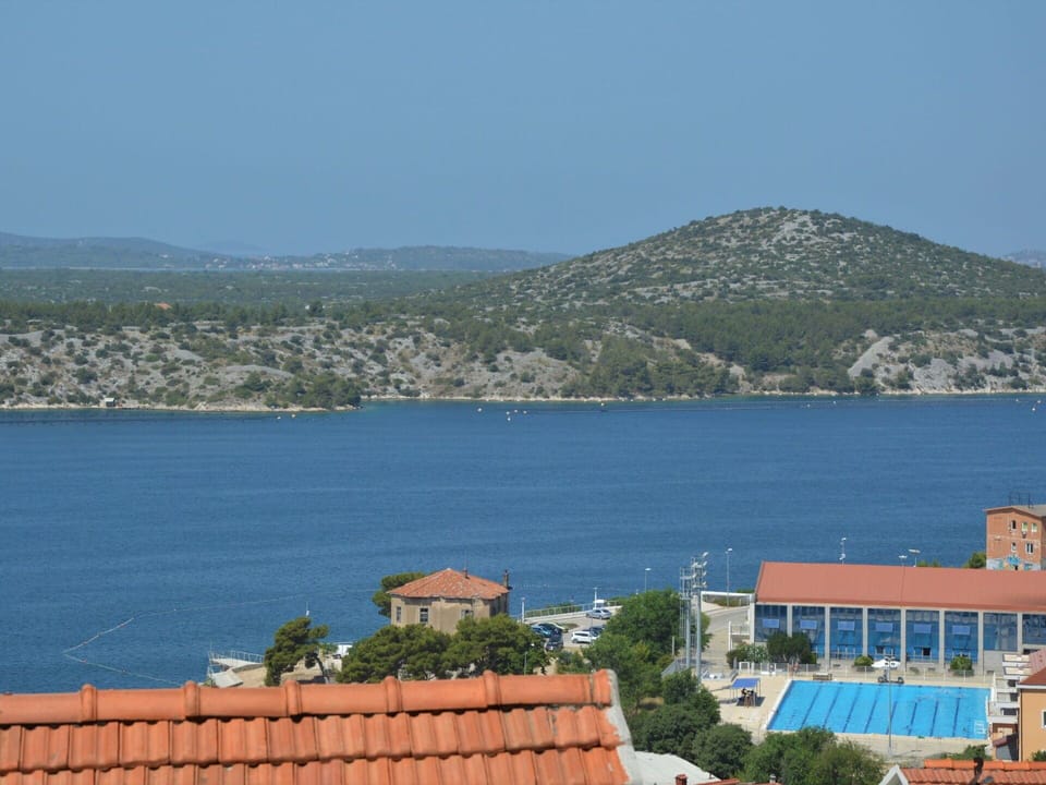 Water, Sky, Mountain, Building, Azure, Window, Body Of Water, Coastal And Oceanic Landforms, Lake, House