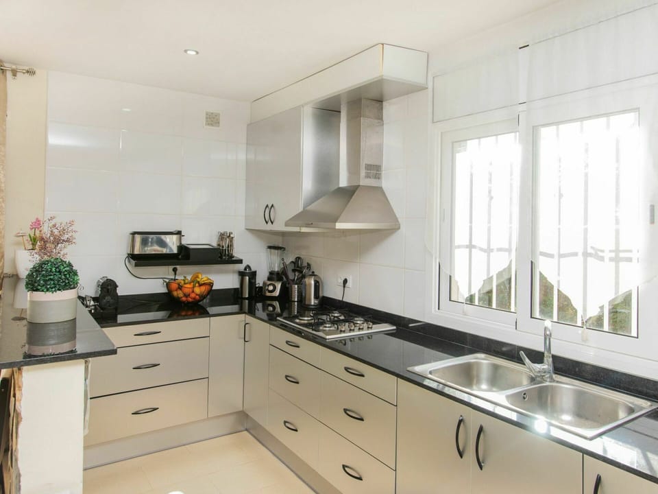 Cabinetry, Countertop, Furniture, Kitchen Sink, Property, Sink, Tap, Building, Kitchen, Drawer