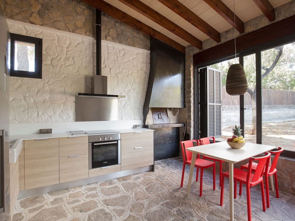 Room, Property, Furniture, Building, Interior Design, Countertop, House, Floor, Kitchen, Tile