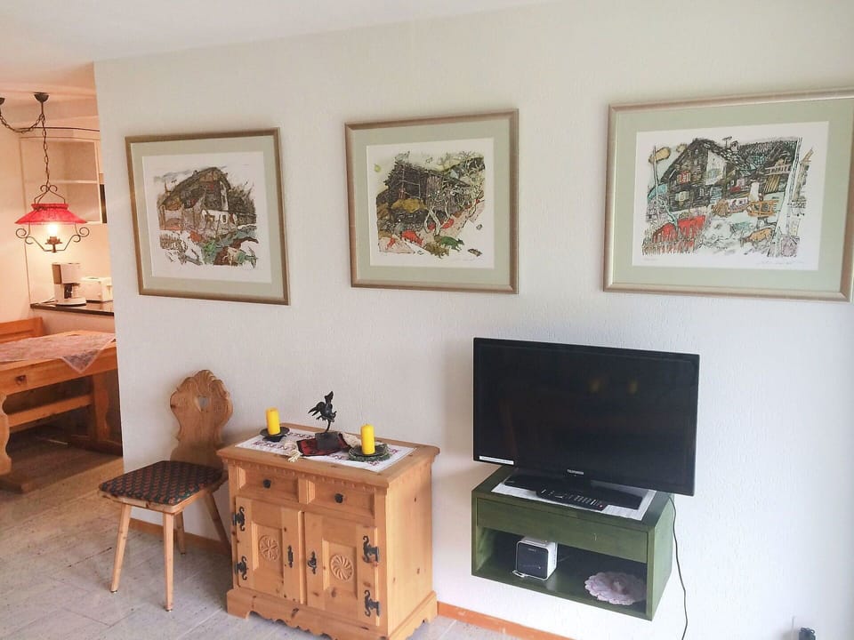 Room, Property, Furniture, Interior Design, House, Living Room, Wall, Table, Building, Home