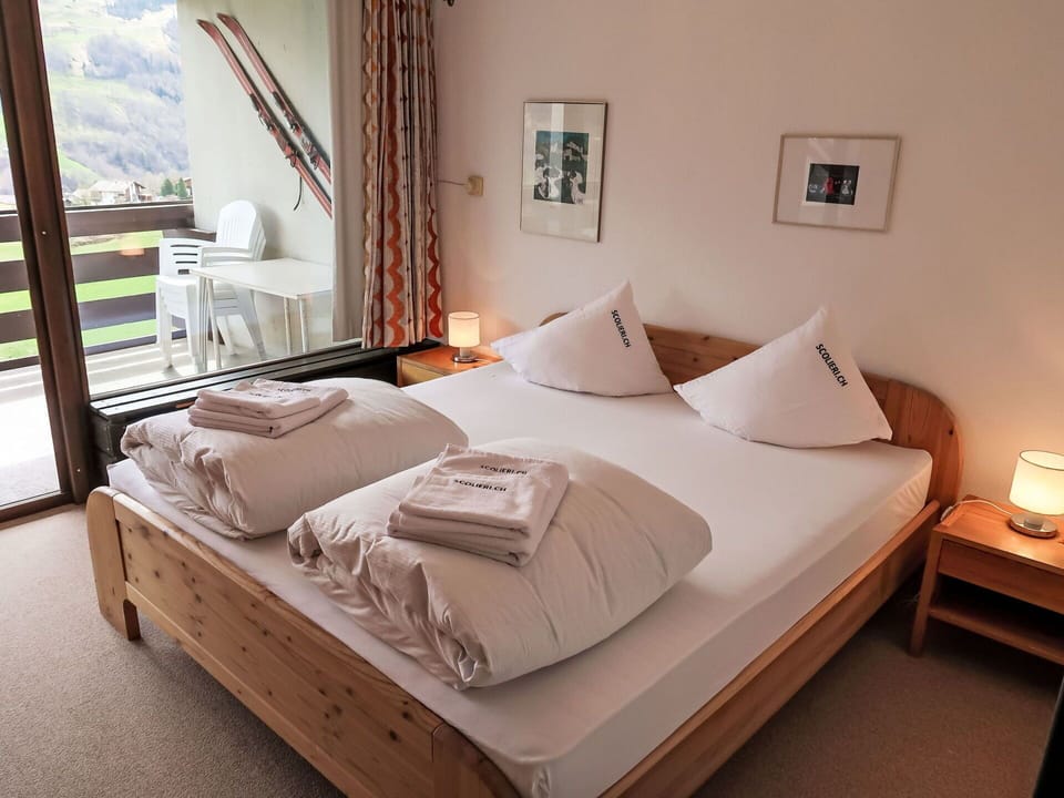 Furniture, Building, Comfort, Wood, Bed Frame, Textile, Architecture, Pillow, Lamp, Interior Design