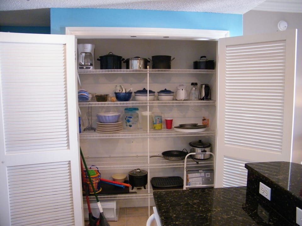 Fully equipped kitchen.