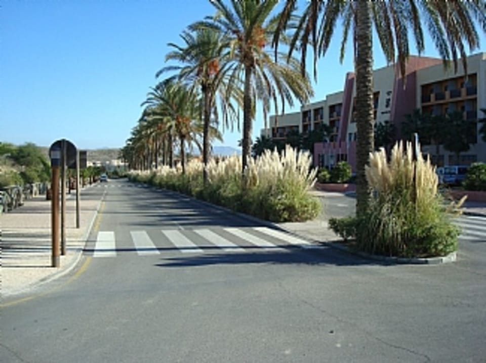 Valle del este hotel and avenue