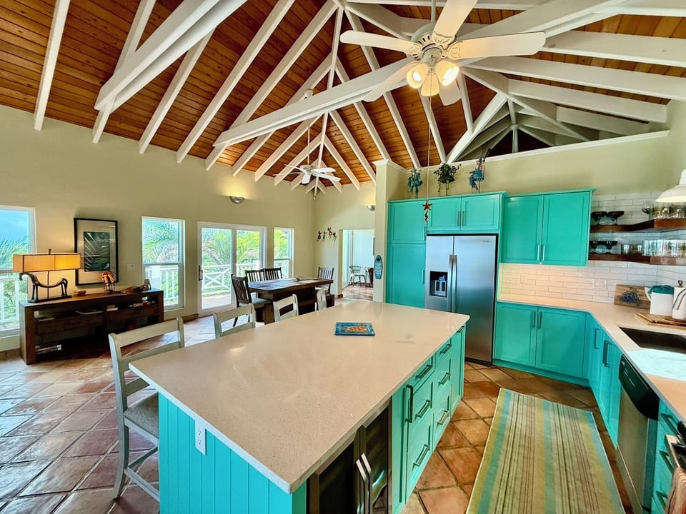 Kitchen and Bar Sitting