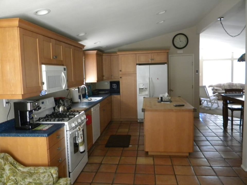 1102 Kitchen 