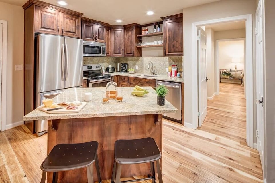 Kitchen - renovated, fully-equipped (plus  bar seating)