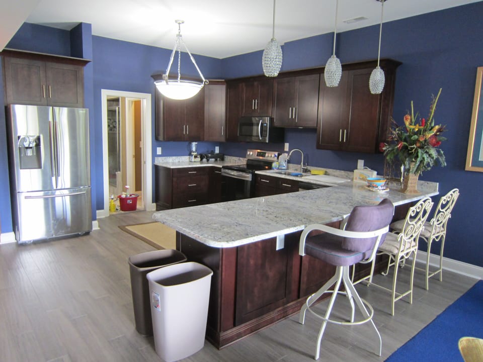 Bottom floor full kitchen
