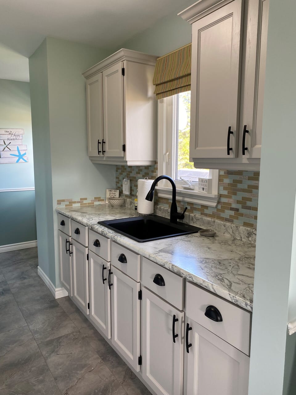 The galley kitchen. Water side.