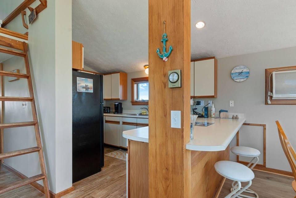 Large countertop and a few barstools for relaxing and a few cocktails