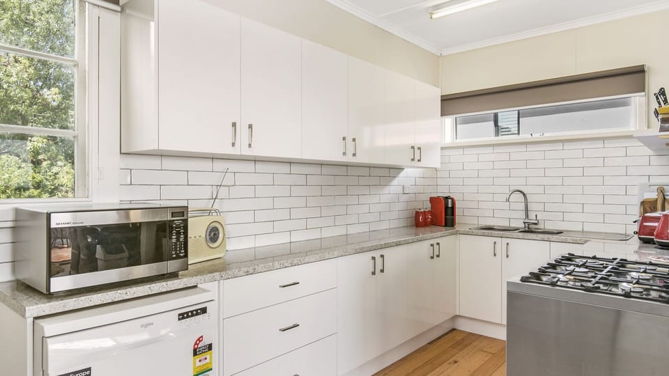 Kitchen with microwave and large gas oven Full fitted out ,coffee pod machine 