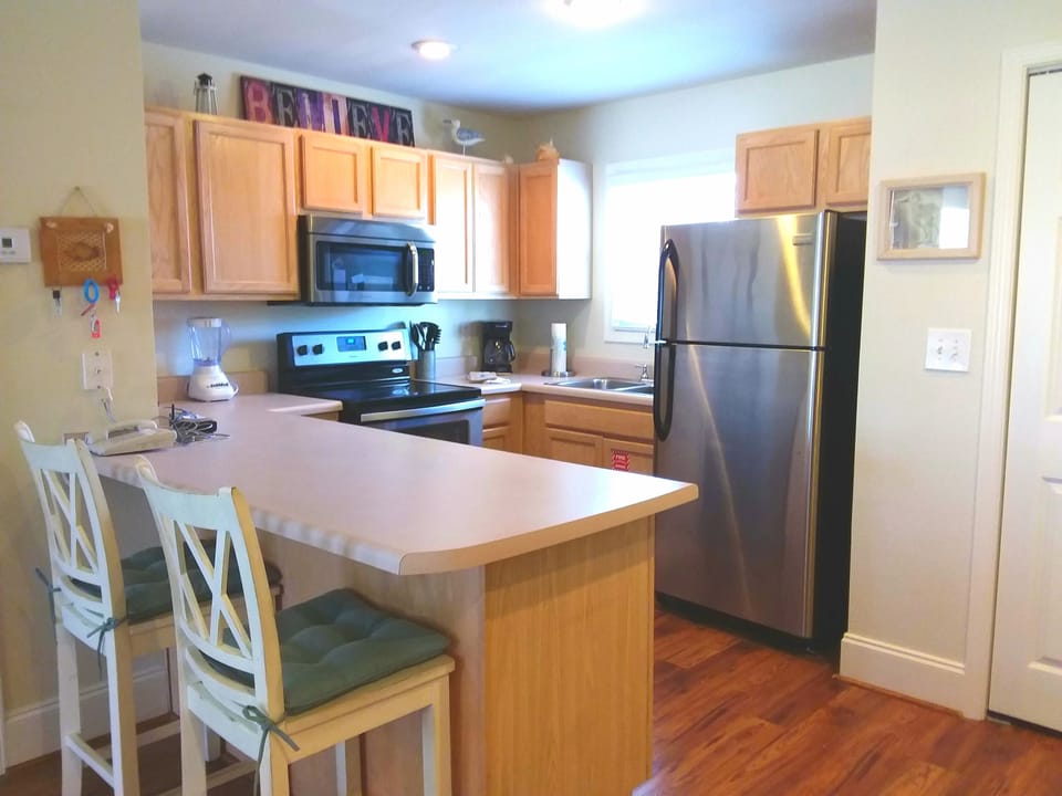 Kitchen with breakfast bar