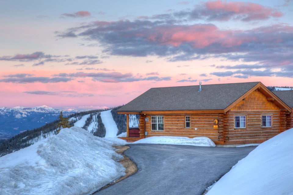 This cabin with spectacular 360 degree mountain views.