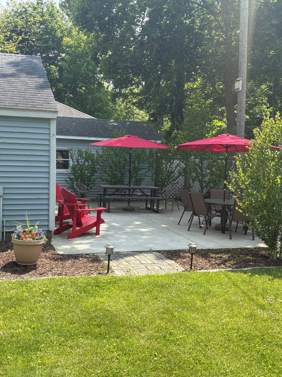 Welcoming secluded patio