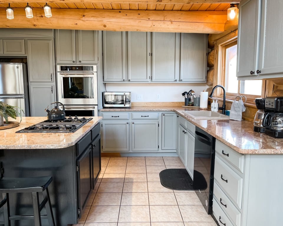 Enjoy the brand new Kitchen Aide double oven- the cooks dream