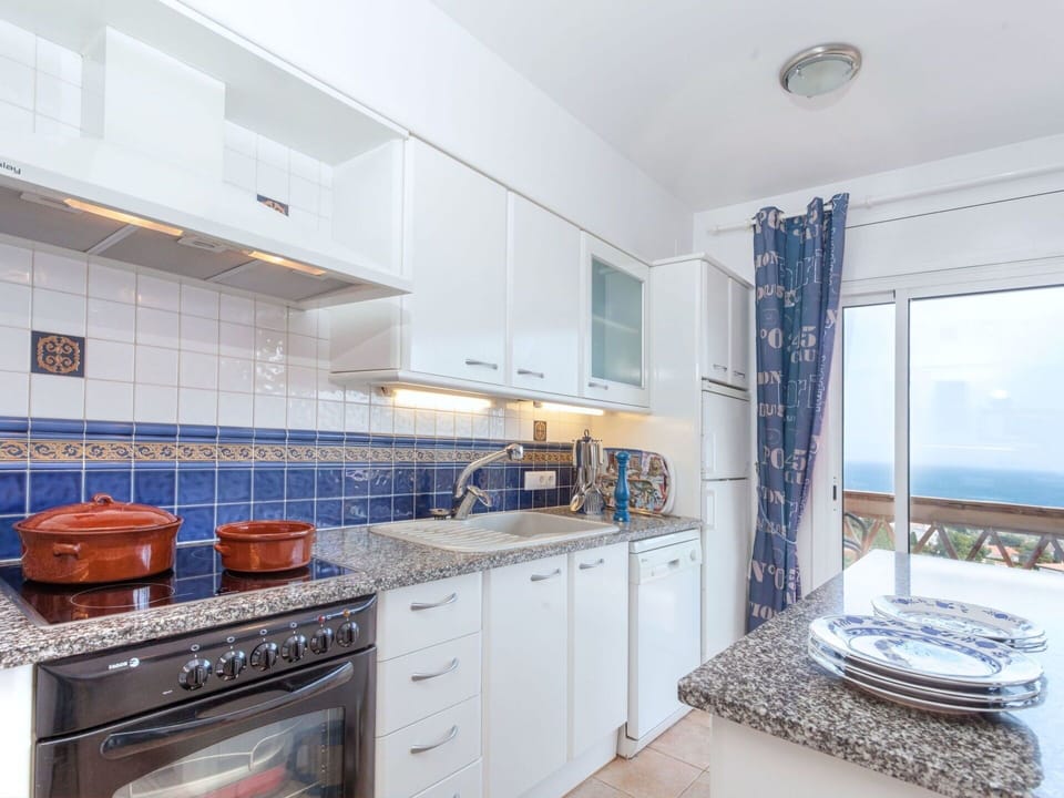 Property, Room, Blue, Interior Design, Real Estate, Furniture, House, Building, Cabinetry, Kitchen
