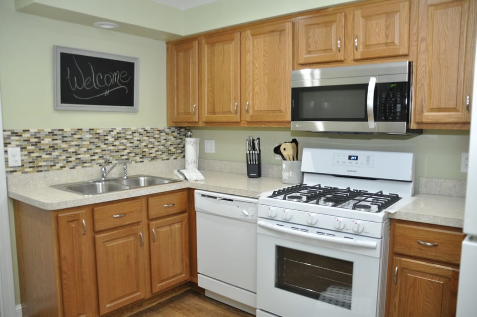 Full kitchen with dishwasher