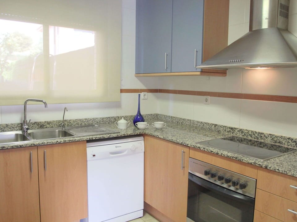 Furniture, Property, Cabinetry, Comfort, Window, Building, Mirror, Wood, Bed Frame, Bed