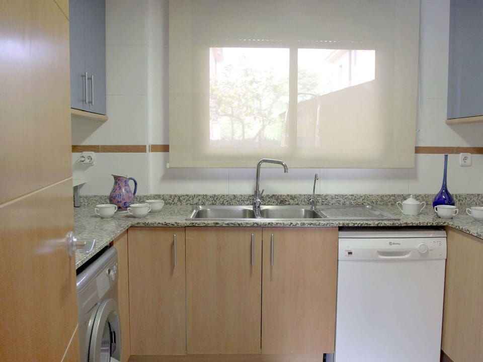 Furniture, Property, Cabinetry, Comfort, Window, Building, Mirror, Wood, Bed Frame, Bed