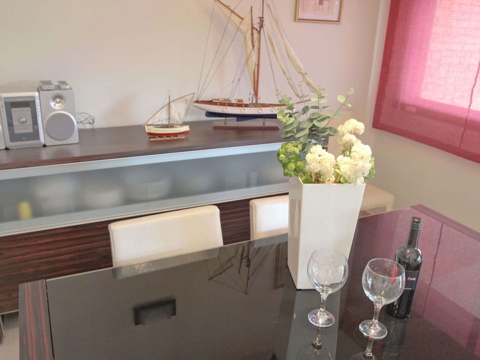 Furniture, Property, Cabinetry, Comfort, Window, Building, Mirror, Wood, Bed Frame, Bed