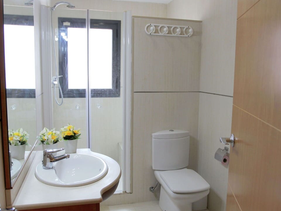 Furniture, Property, Cabinetry, Comfort, Window, Building, Mirror, Wood, Bed Frame, Bed