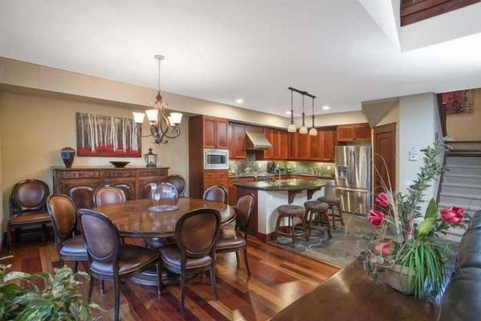 Easy serving to dining table from this open space