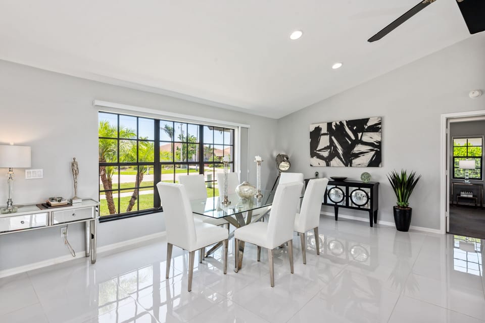 Dining room with seating for 6 with water views for a scenic dining experience