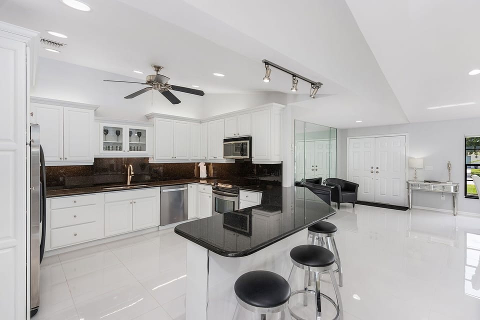 Fully equipped kitchen seats 6, open to the living area for easy entertaining