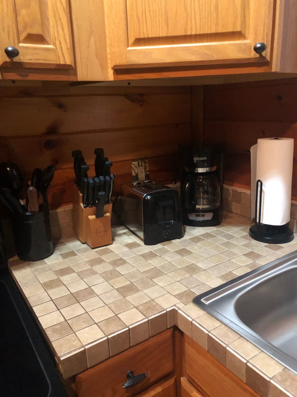 Kitchen counter with toaster knives and all pot and pans are provided 