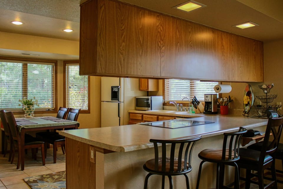 More seating from the breakfast bar.