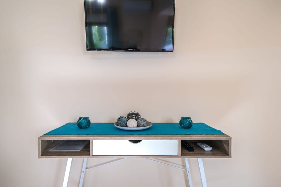Iro Boutique Home 2