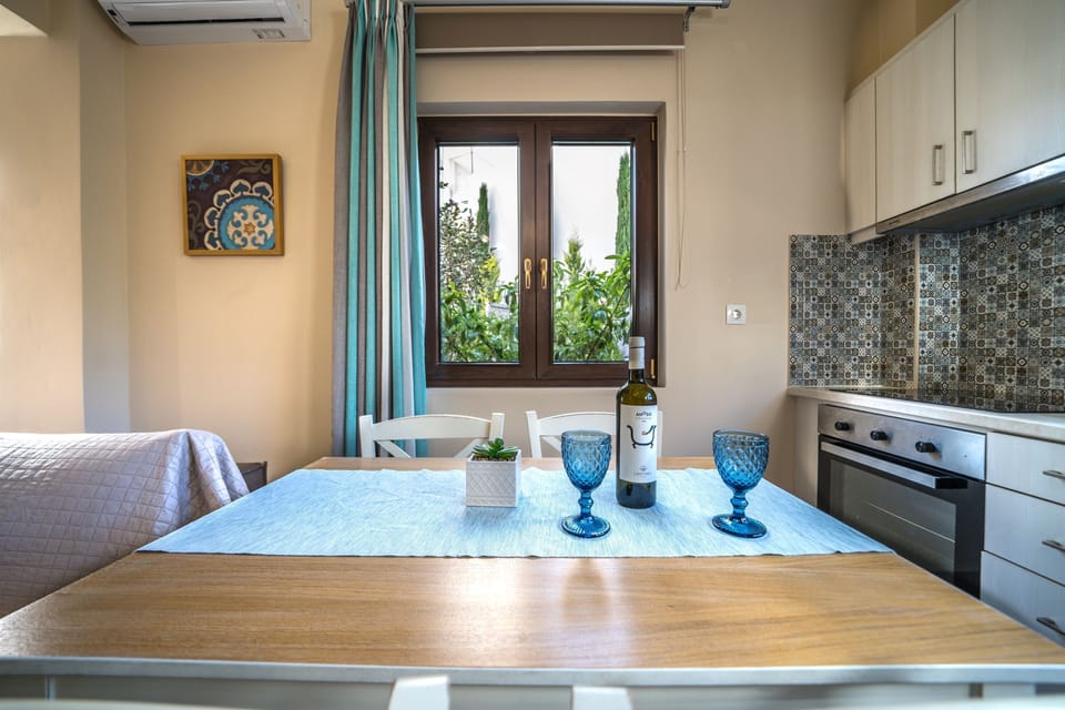 Iro Boutique Home 2