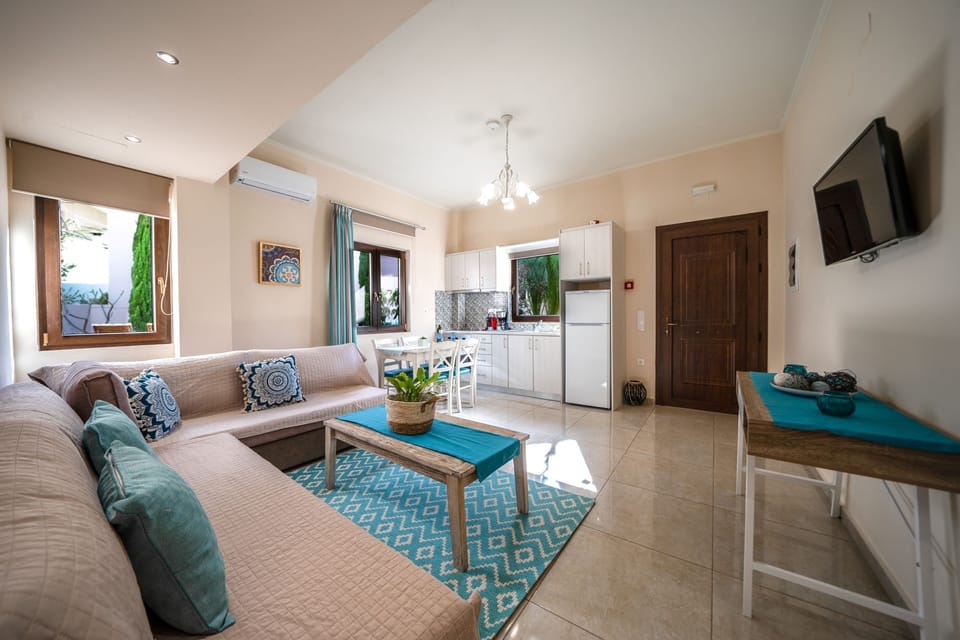 Iro Boutique Home 2