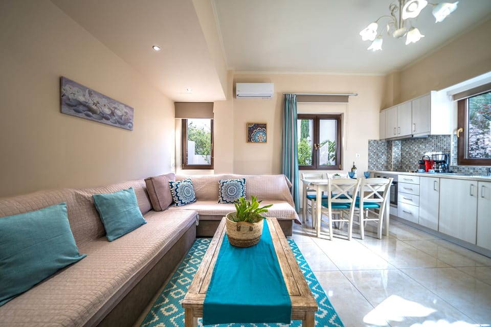 Iro Boutique Home 2