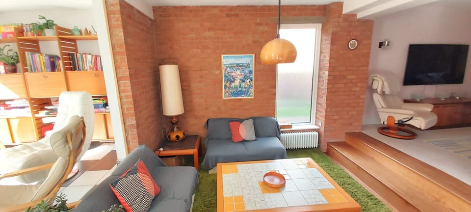 Cosy sunken snug between sun room and TV room