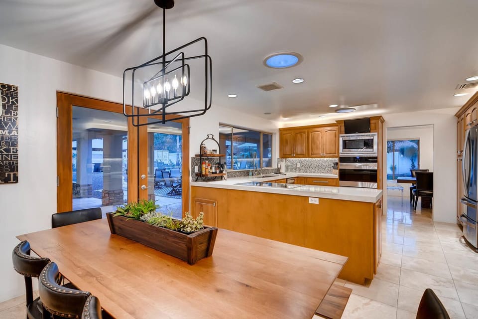 Nice Kitchen / bench seating kitchen eating area