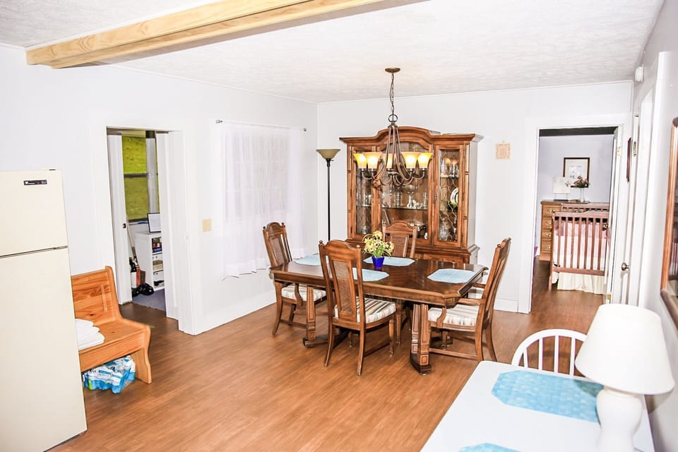 Large Dining table for 6 (picture has 4)
