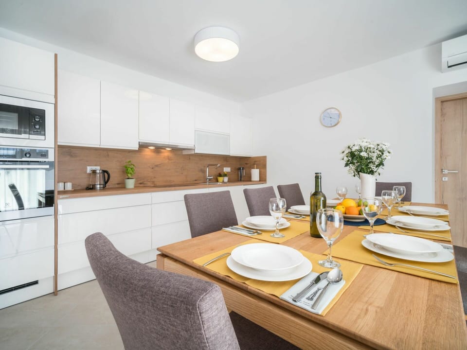 Table, Furniture, Plant, Cabinetry, Building, Tableware, Chair, Dishware, Wood, Kitchen