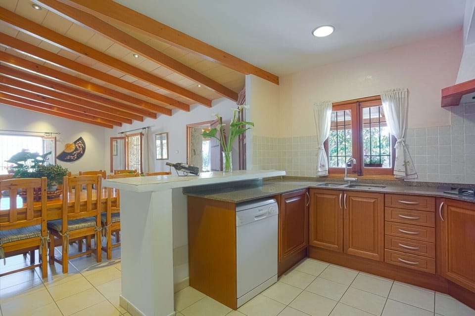 Kitchen with access to the dining room
